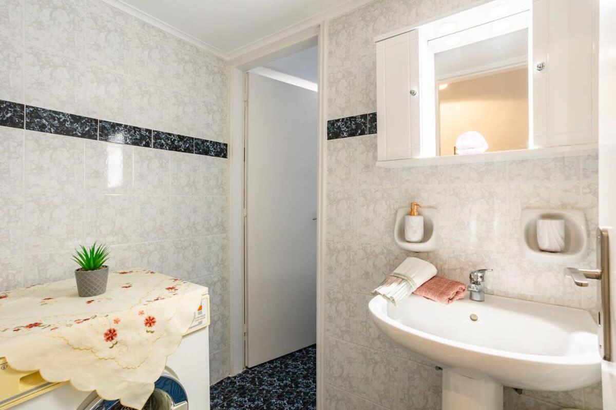 Seaside Family Haven - Avia'S Spacious Getaway Extérieur photo